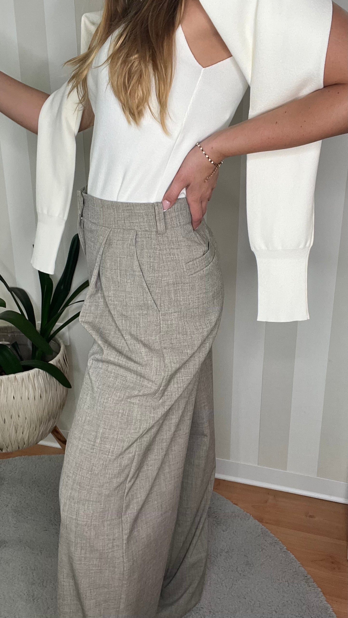PANTALONE A PALAZZO CON PINCES SARTORIALI,JIJIL.