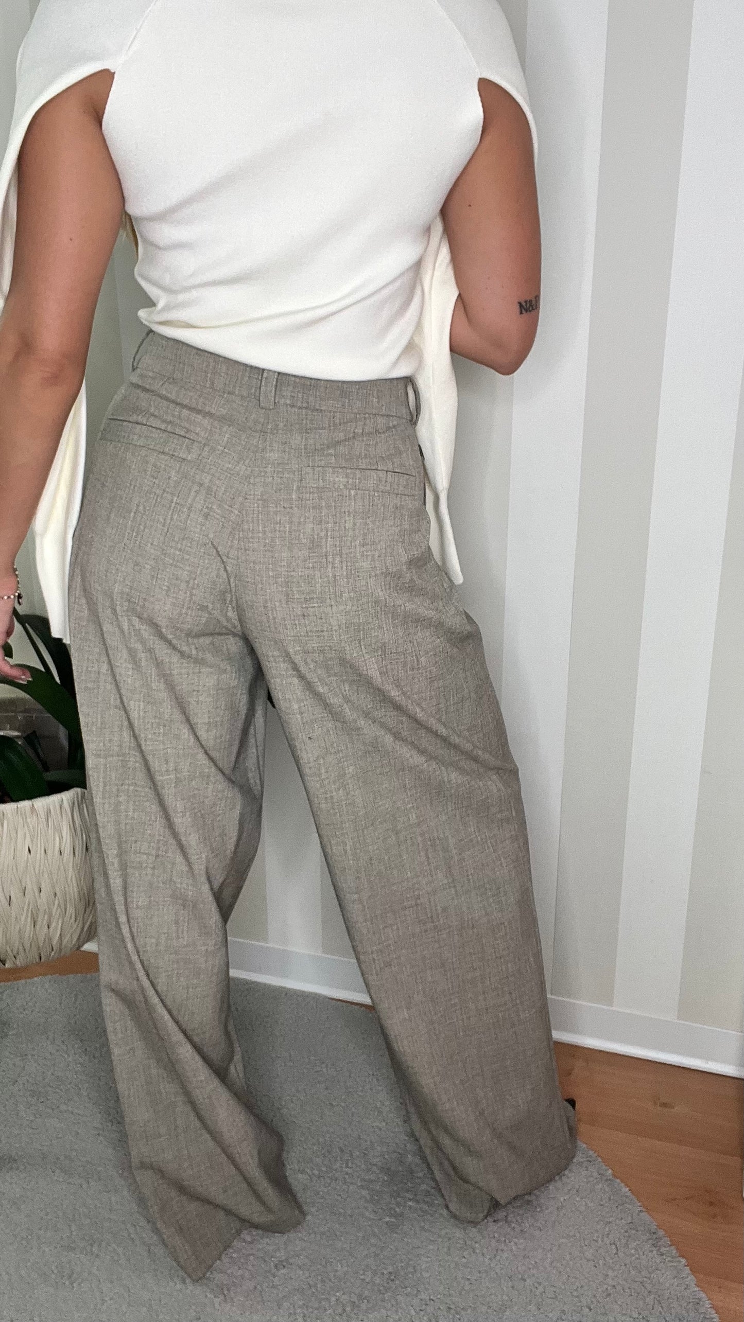PANTALONE A PALAZZO CON PINCES SARTORIALI,JIJIL.