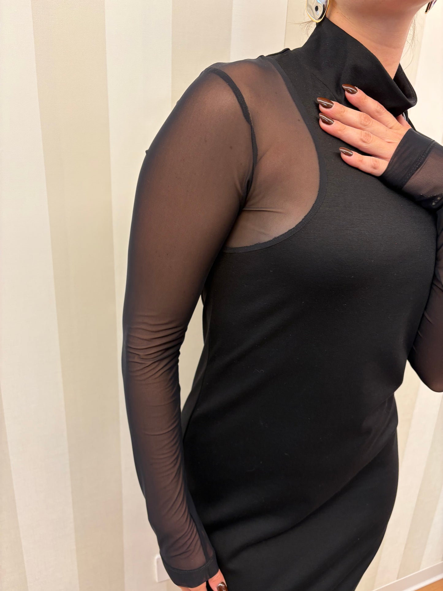 MINI DRESS CON MANICHE IN TRASPARENZA,JIJIL.