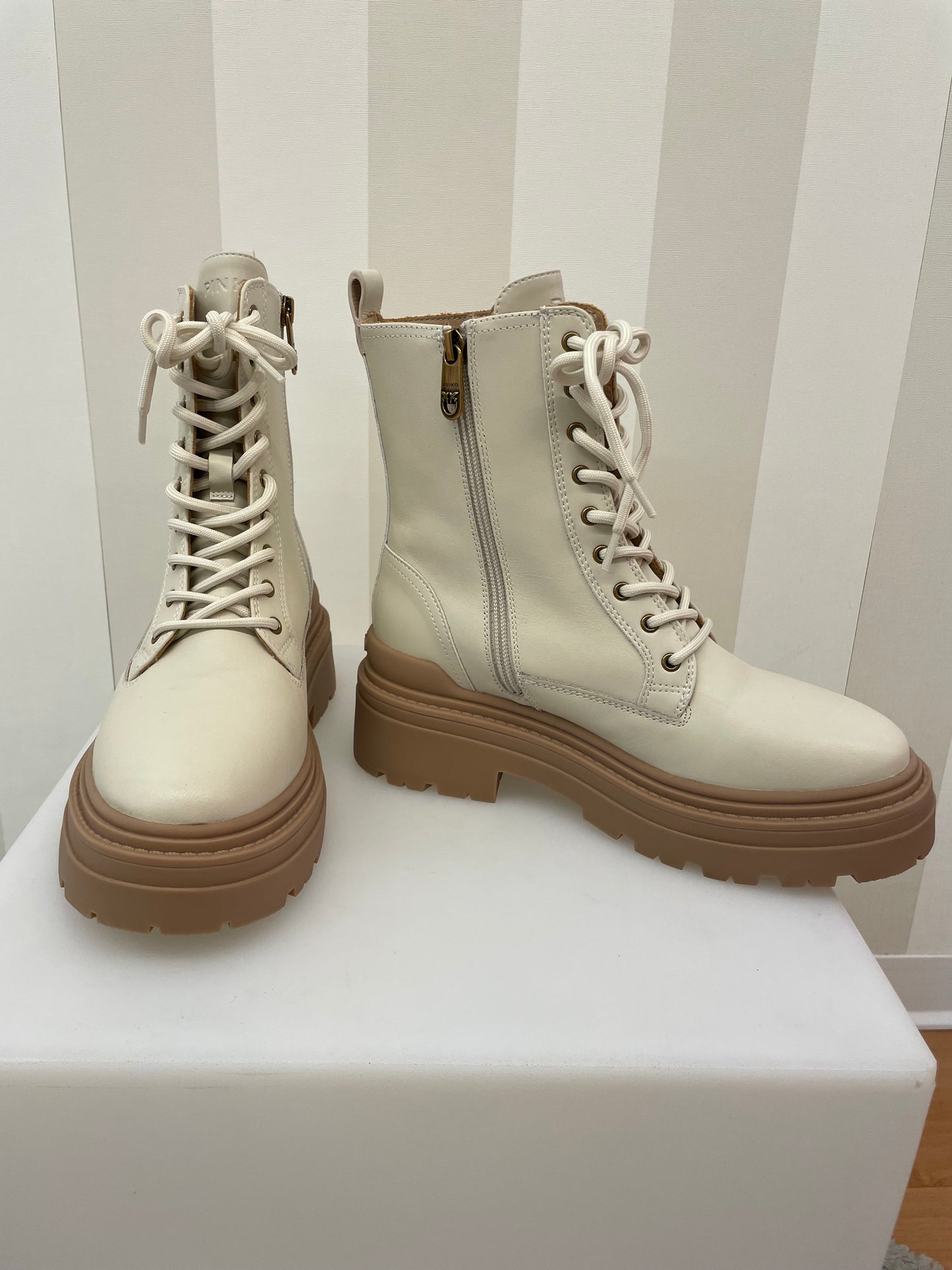 Anfibi con logo in metallo PINKO