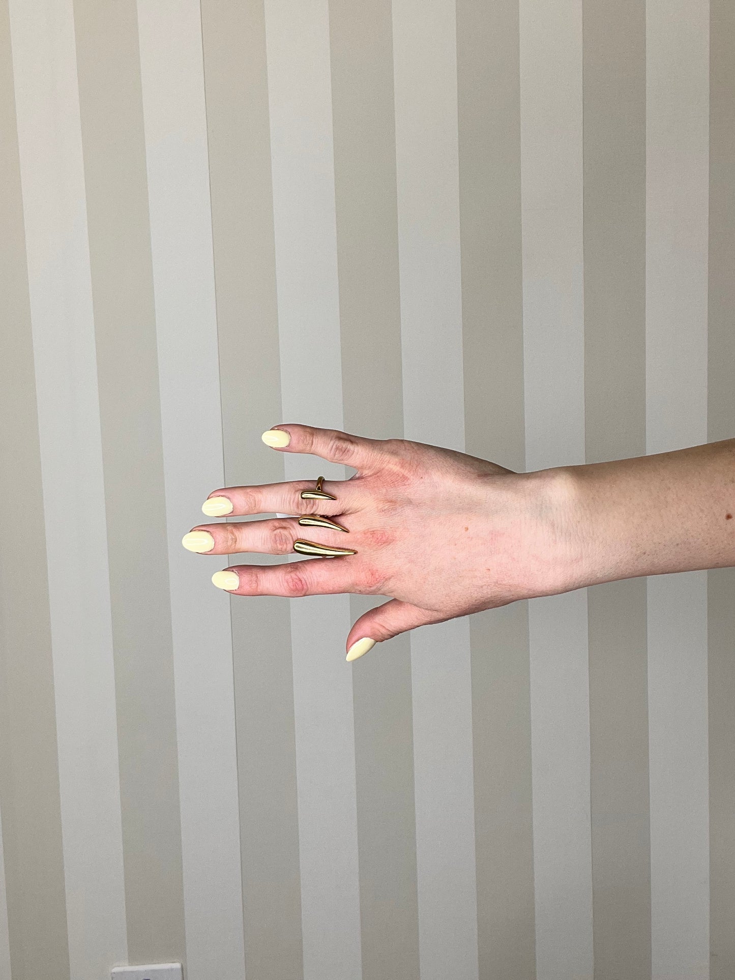 ANELLO A DUE DITA CON ELEMENTI ORO,NALÌ.