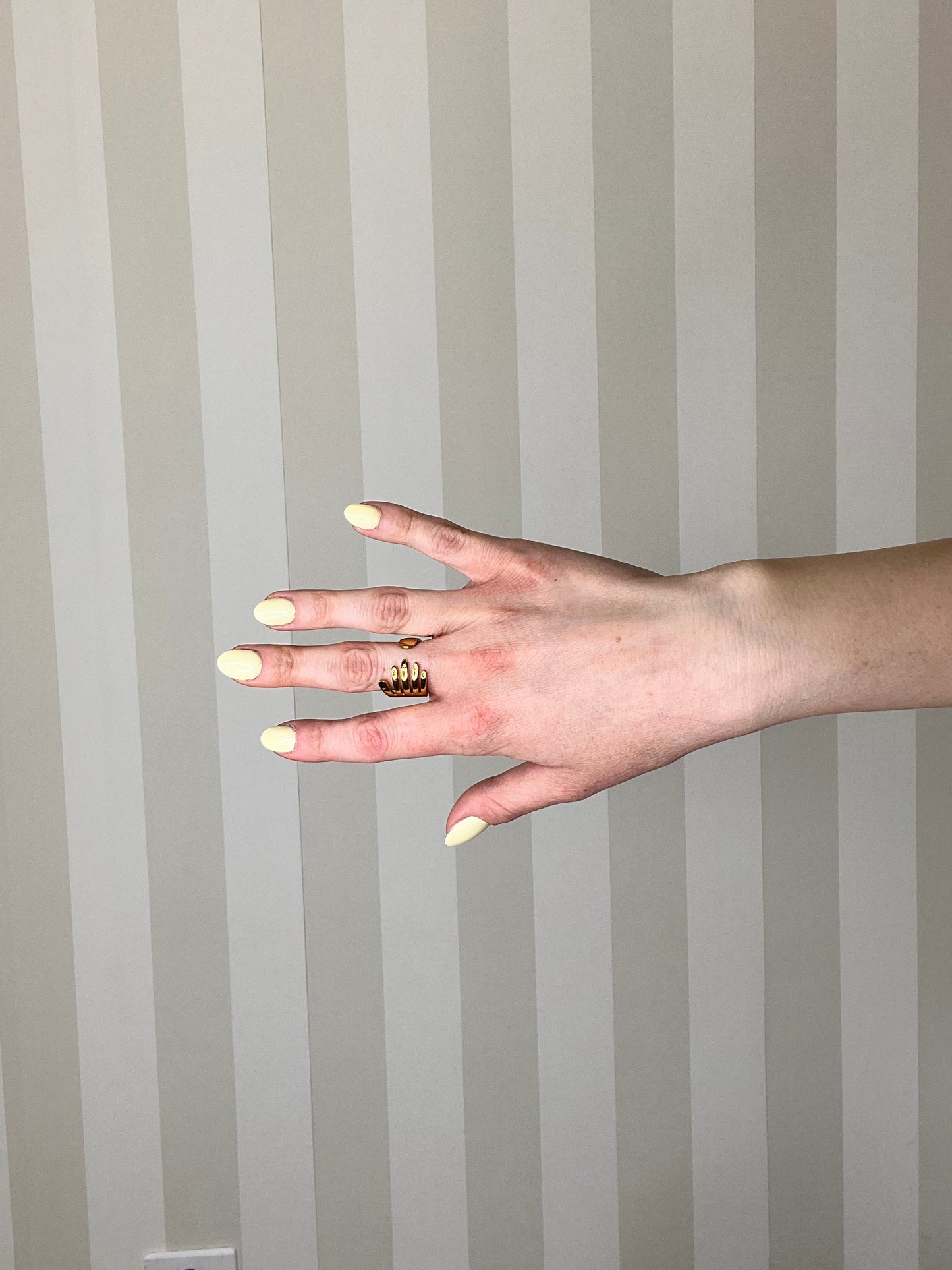 ANELLO REGOLABILE MANO AVVOLGENTE ORO,NALÌ.