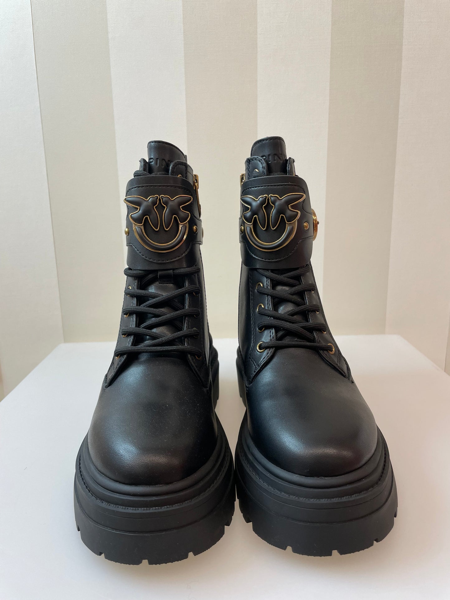 Anfibi in pelle con cinturino logato PINKO