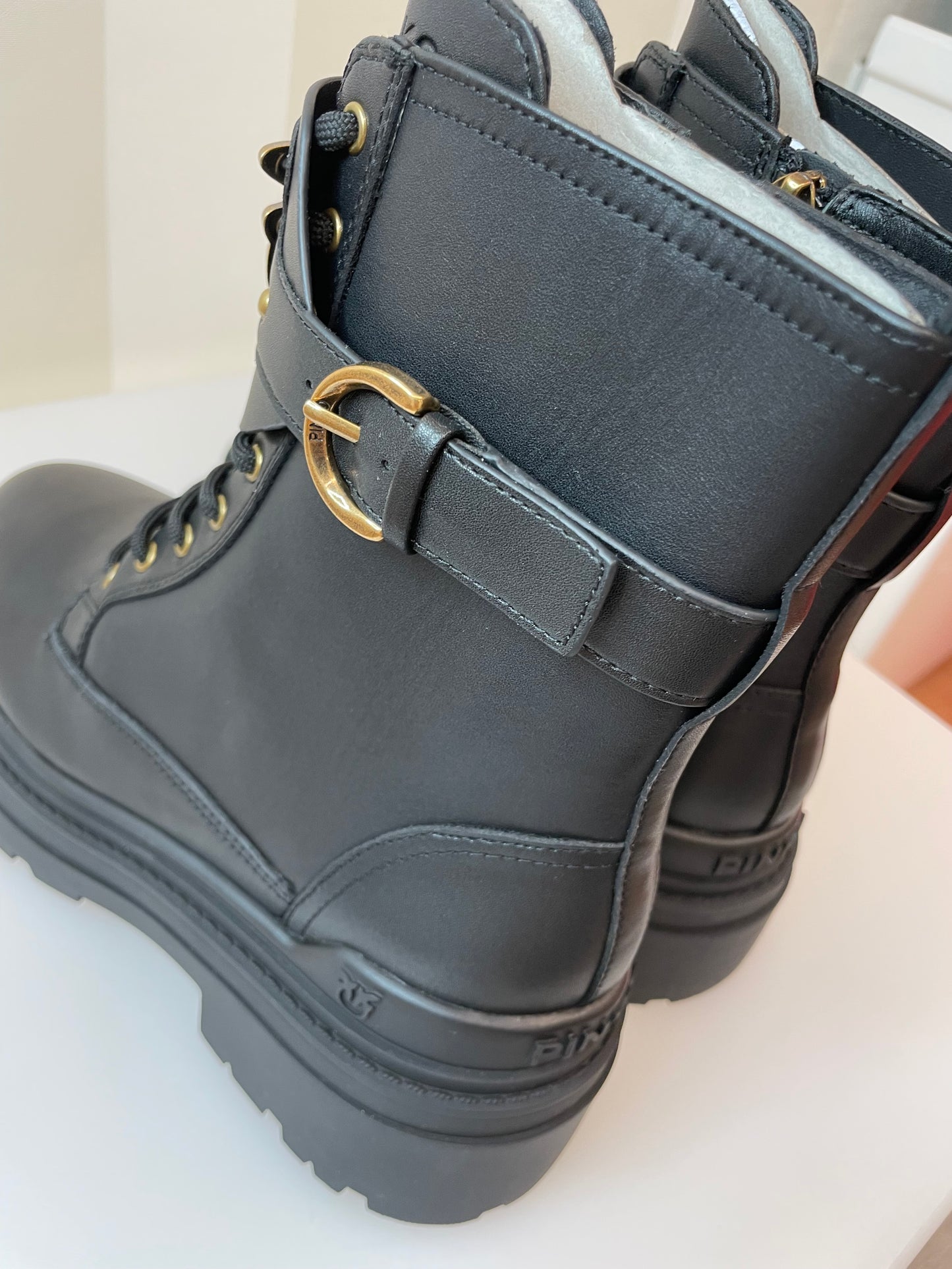 Anfibi in pelle con cinturino logato PINKO