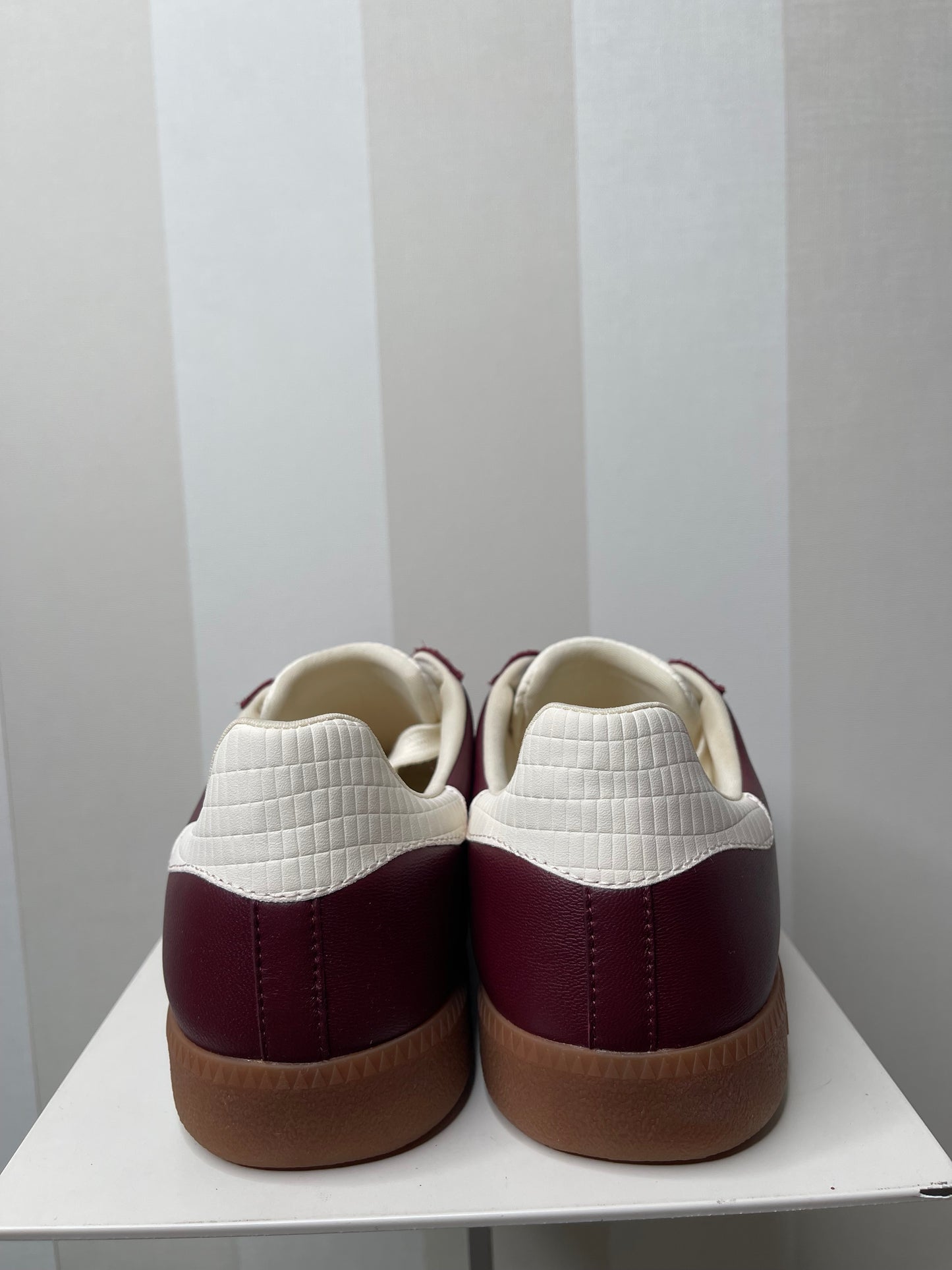 Sneakers, BACK 70