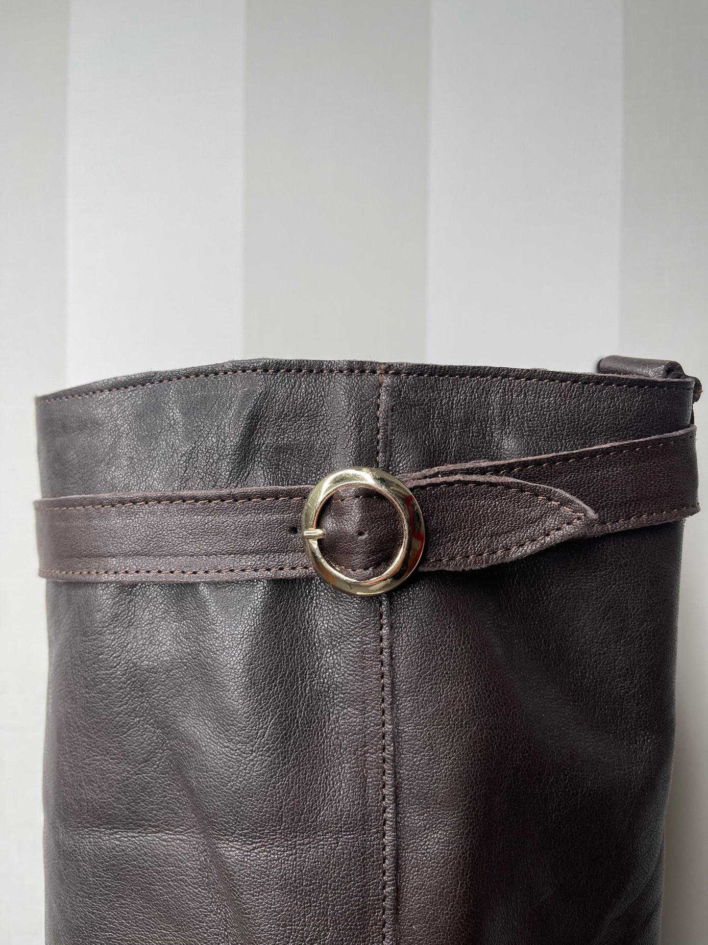 Stivale,DIVINE FOLLIE