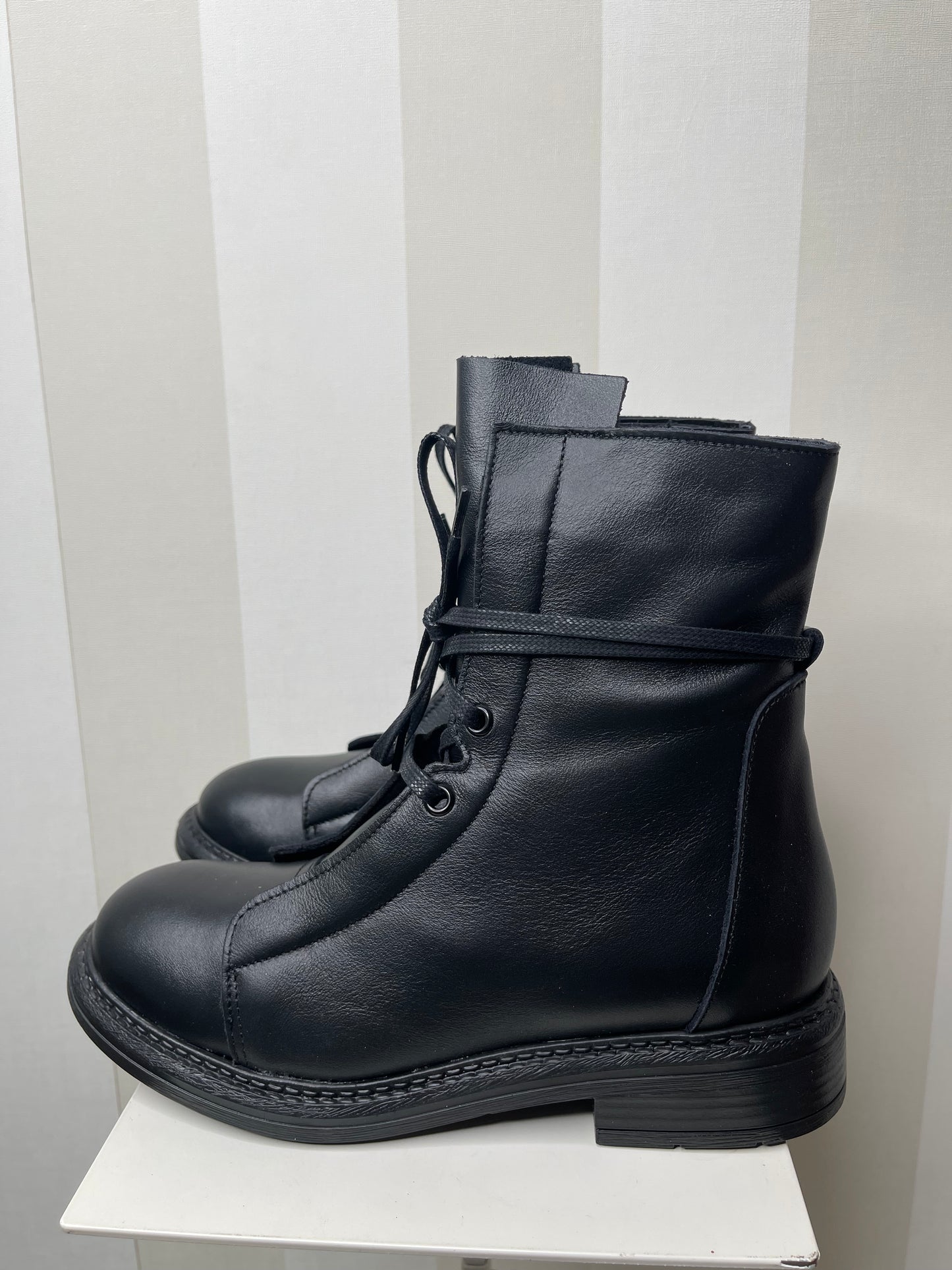 Anfibi,DIVINE FOLLIE