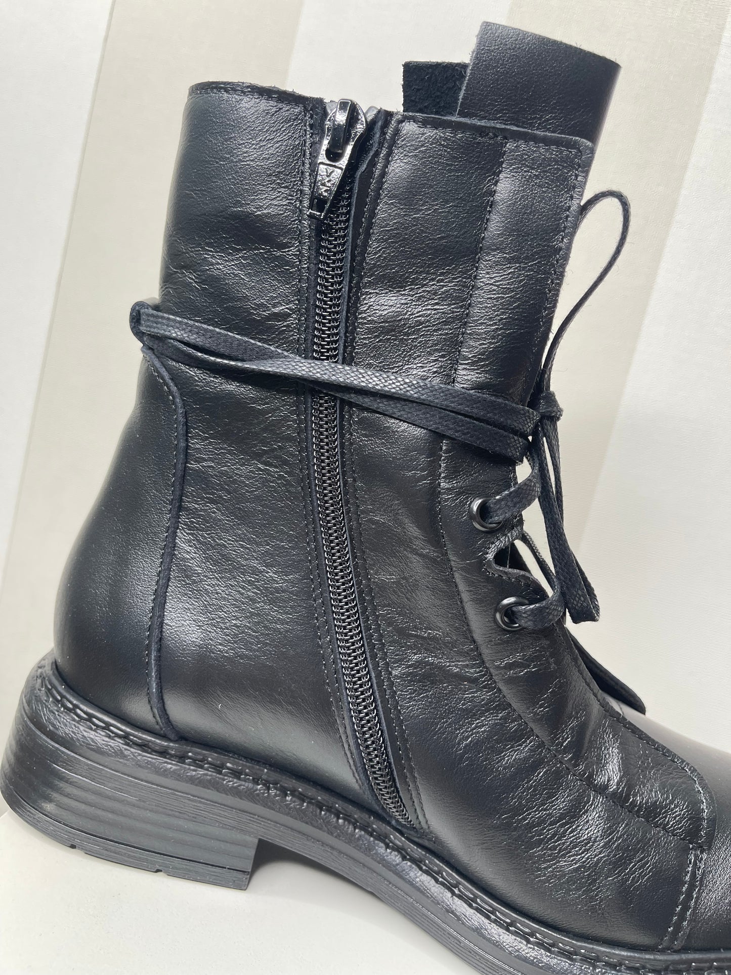 Anfibi,DIVINE FOLLIE