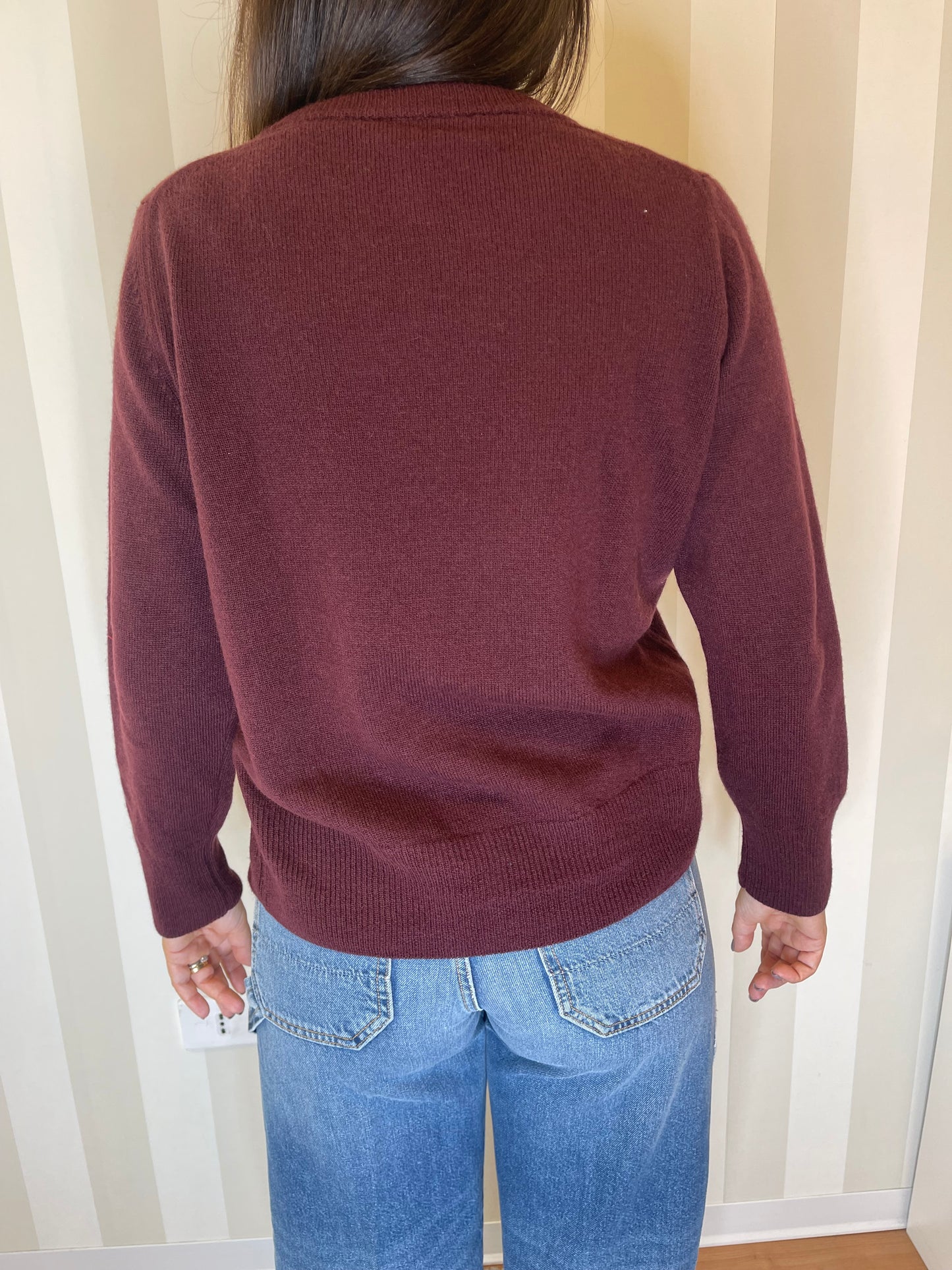 MAGLIA CON SPACCO IN LANA MERINO,SOALLURE.