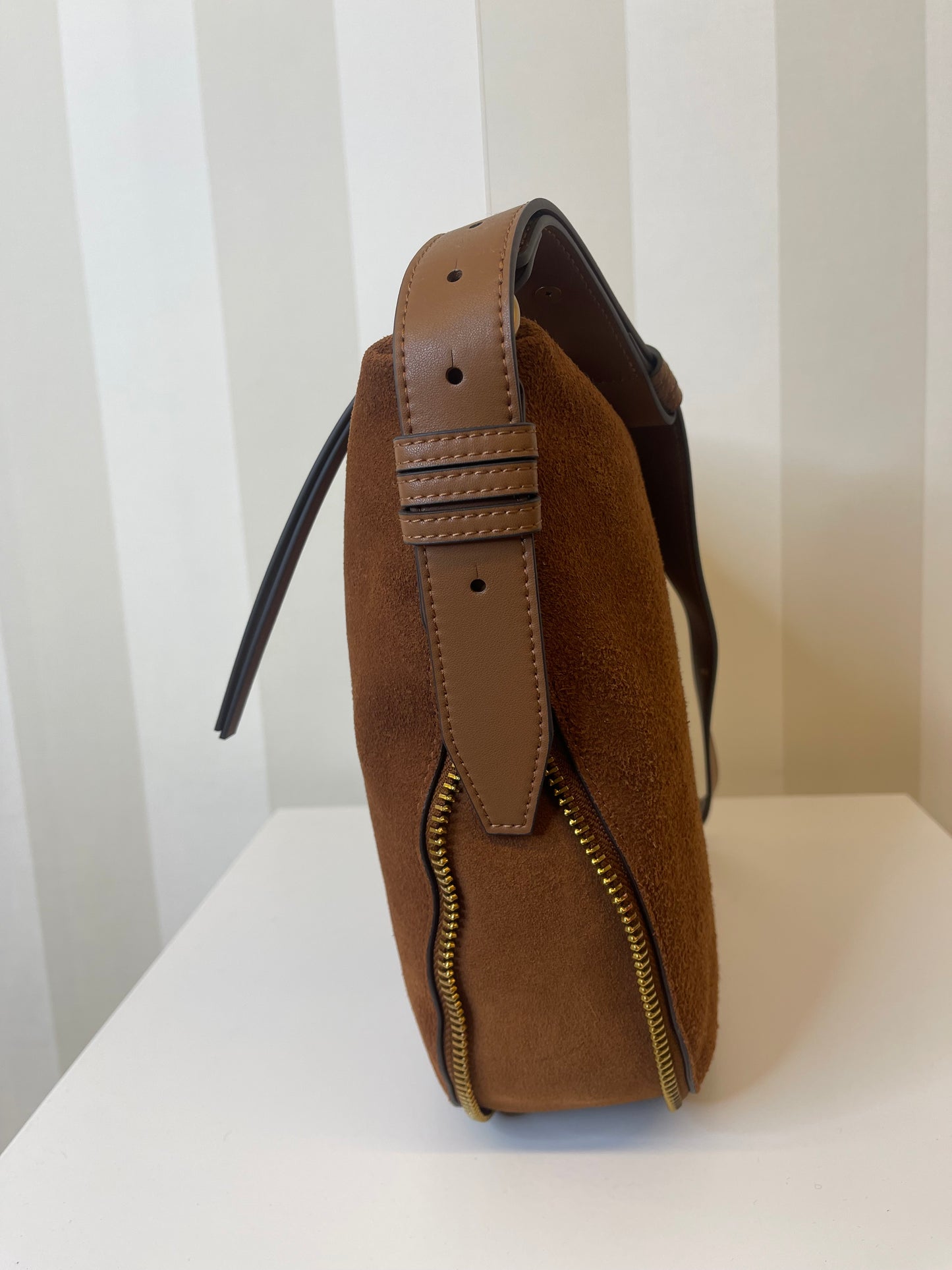 Borsa a spalla hobo media in suede con logo Love Birds,PINKO.