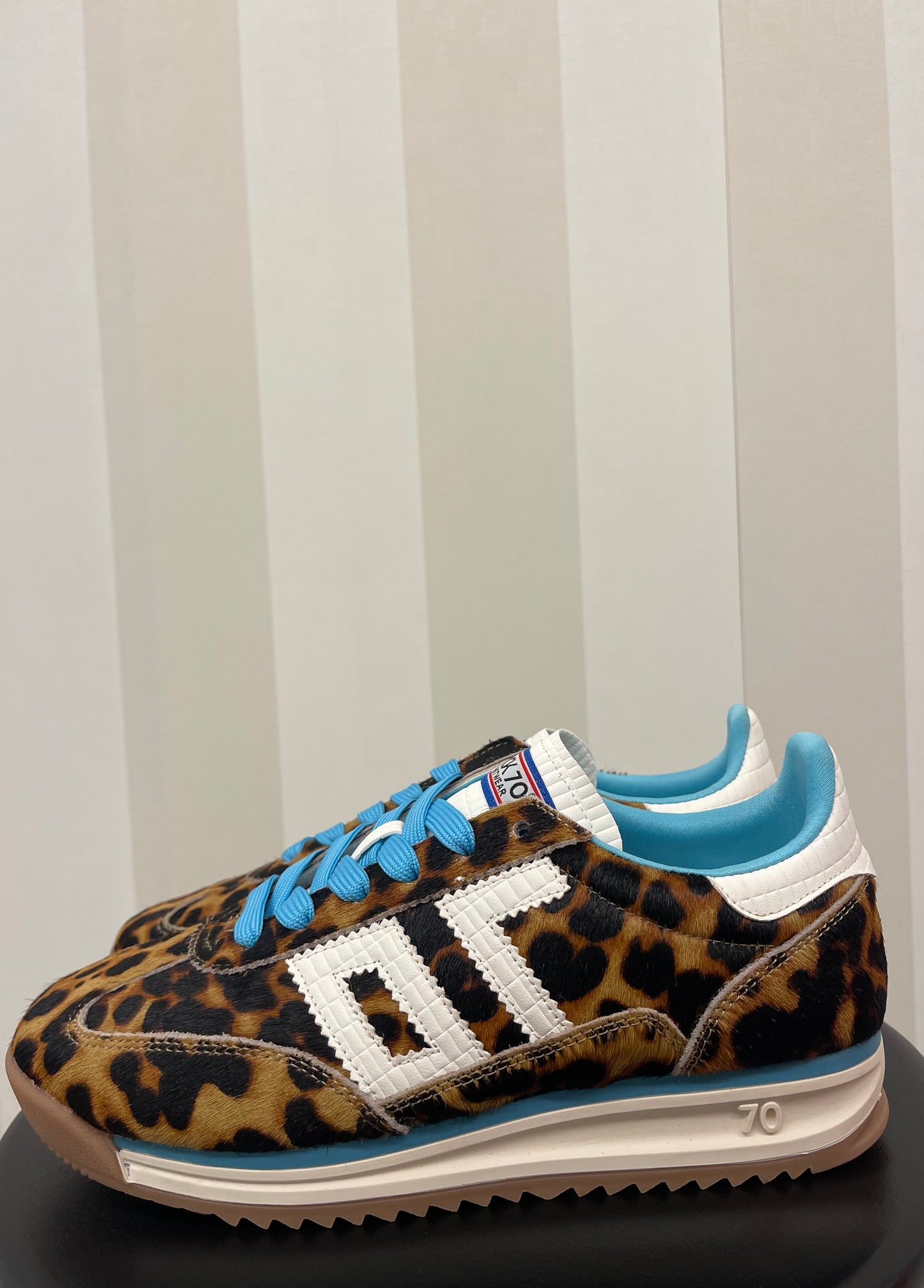 JOGGER TAN LEOPARD TURQUOISE LACES MILK 70,BACK70.