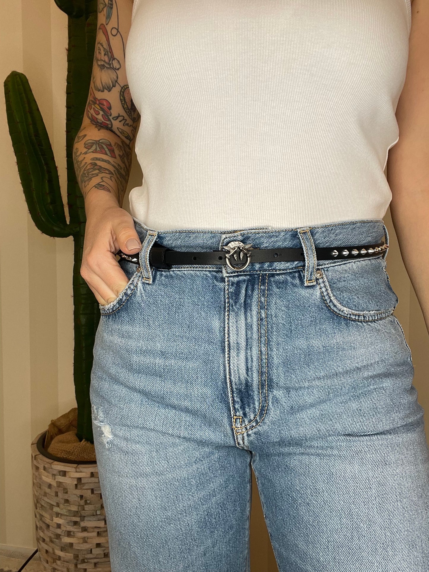 Cintura sottile nera con borchie pinko