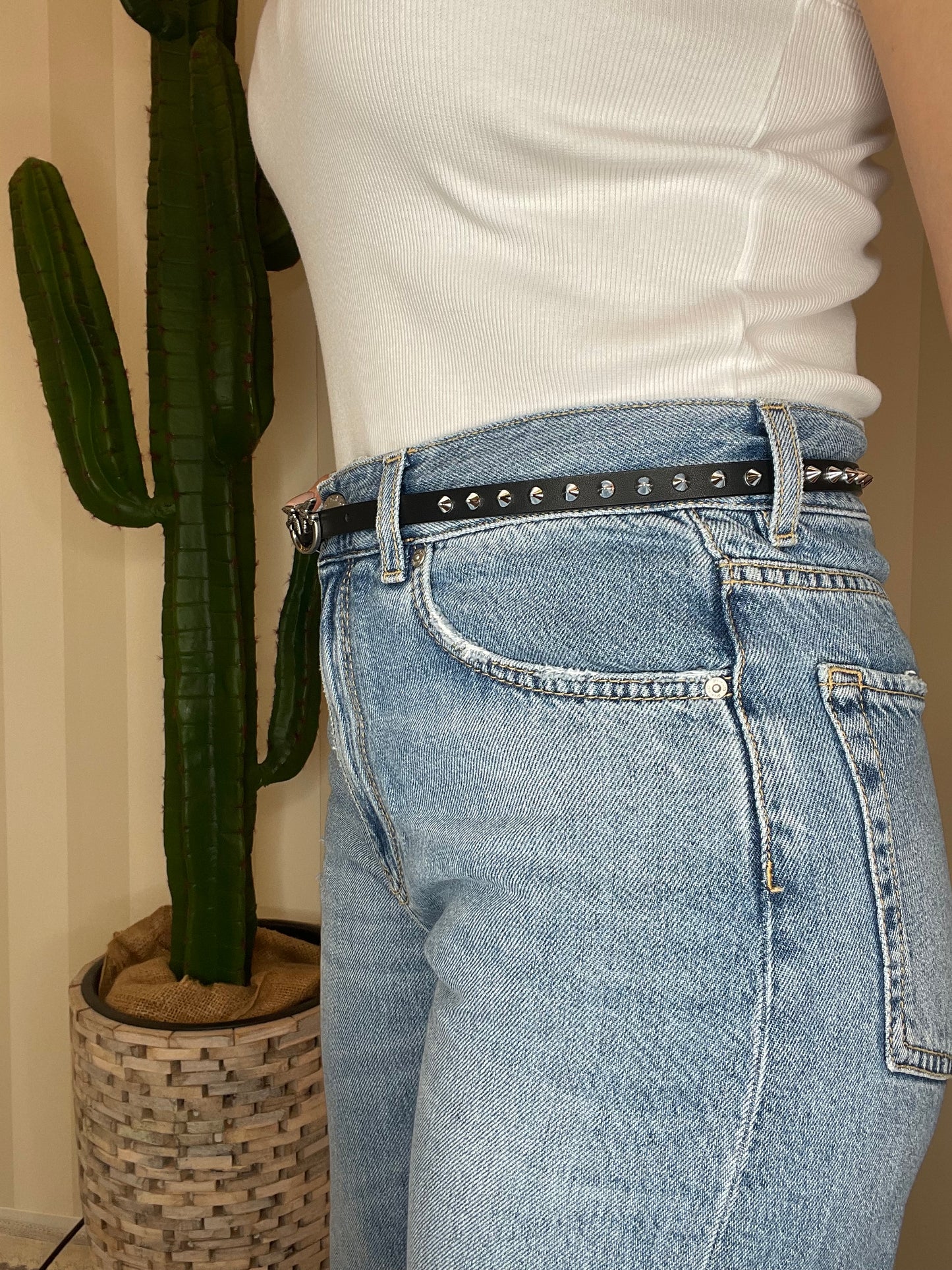 Cintura sottile nera con borchie pinko