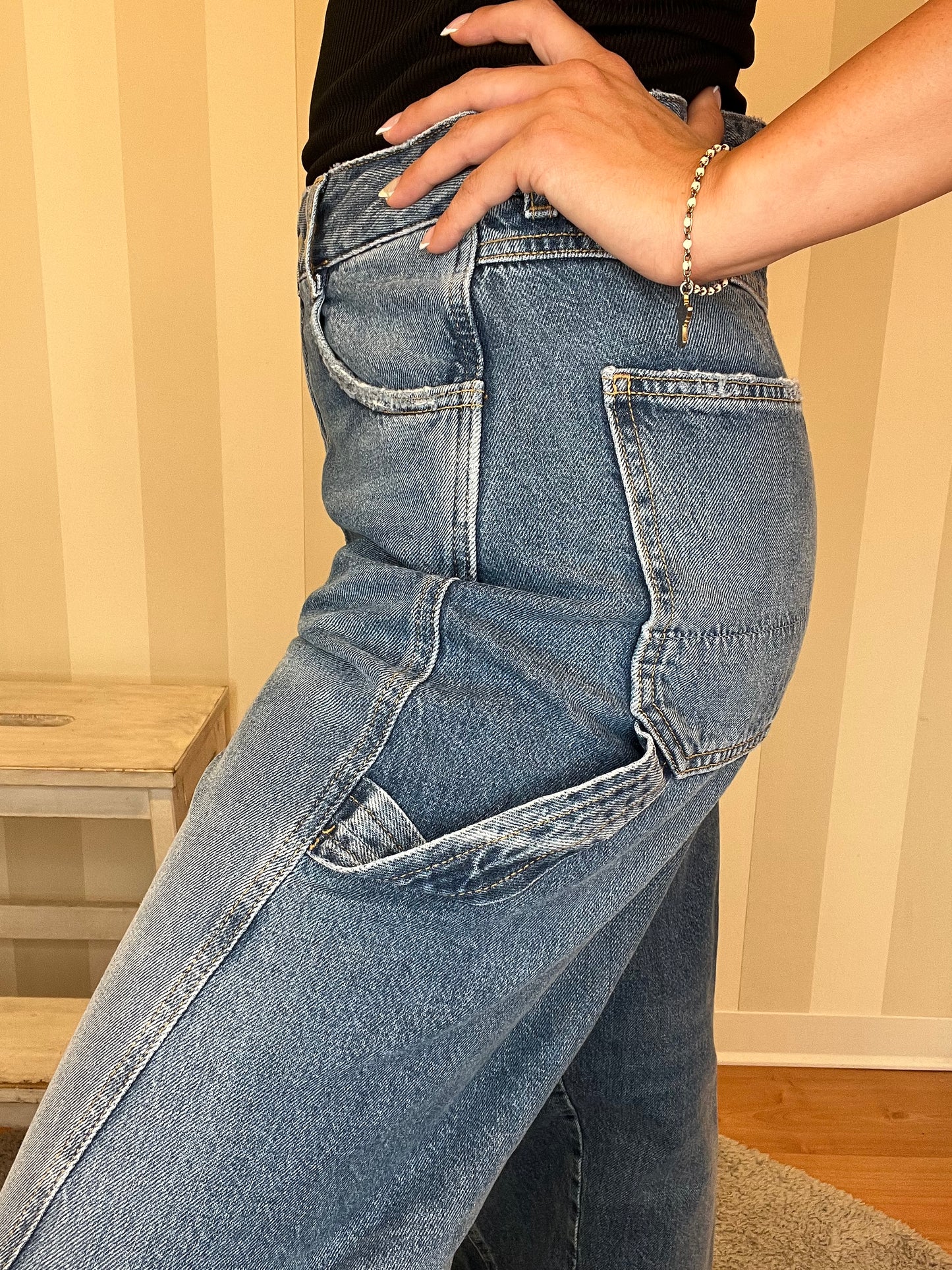 JEANS CARPENTER,(+) people.