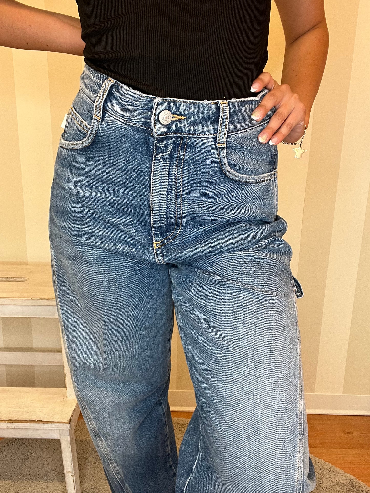 JEANS CARPENTER,(+) people.