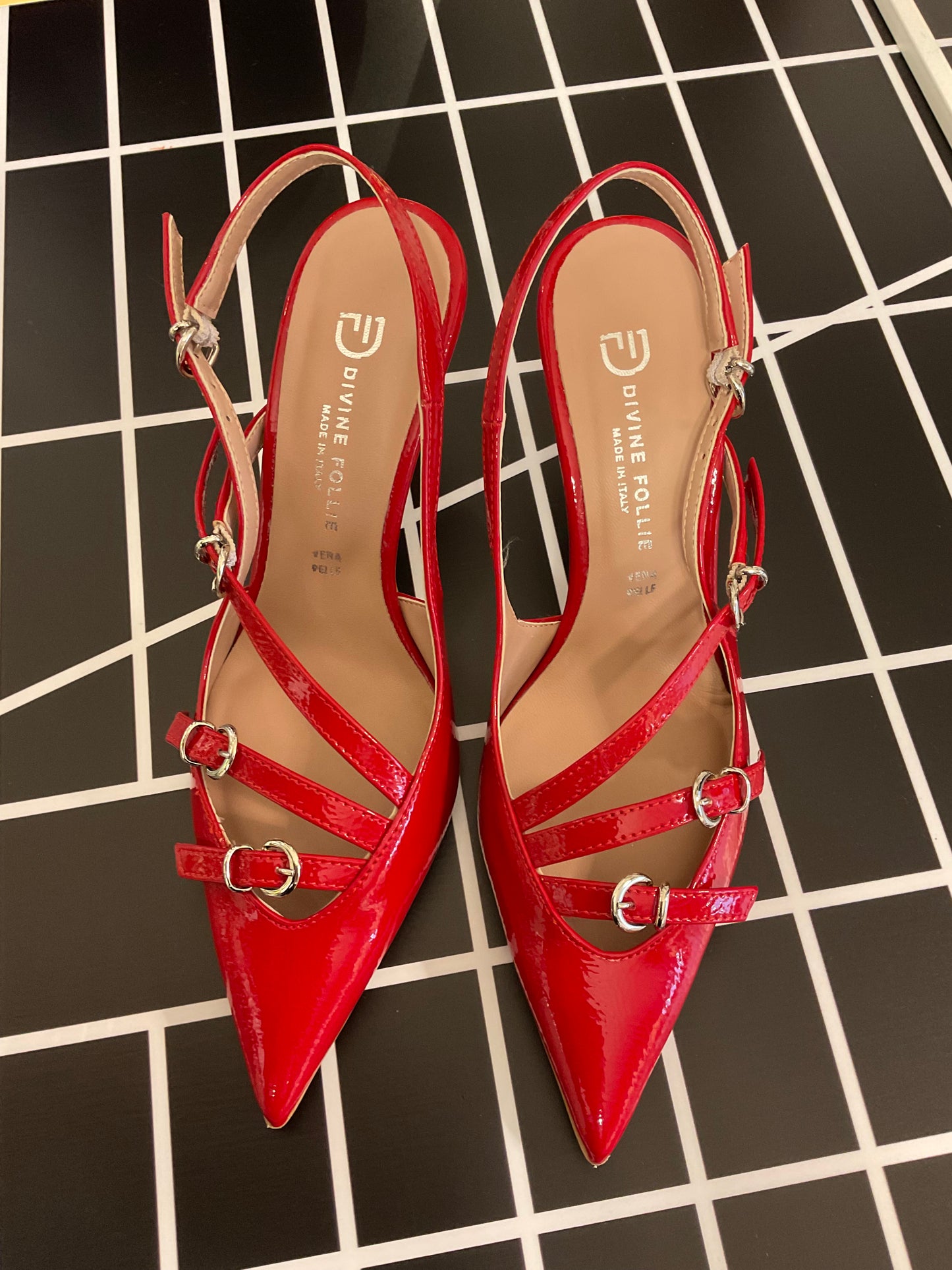 DÉCOLLETÉ SLINGBACK CON FIBBIE – DIVINE FOLLIE