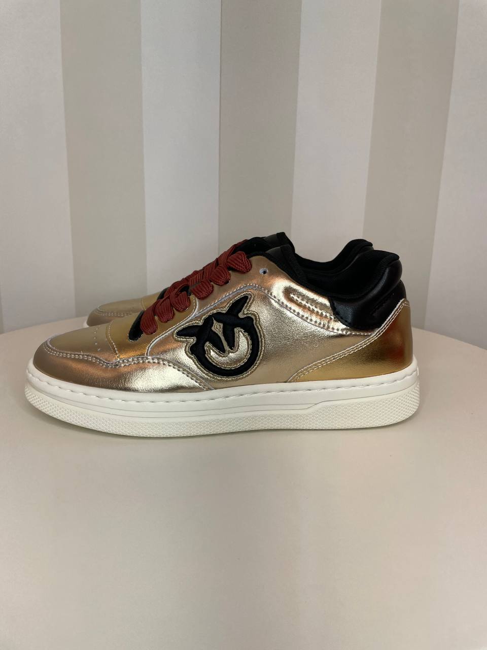 Sneakers in pelle laminata Pinko