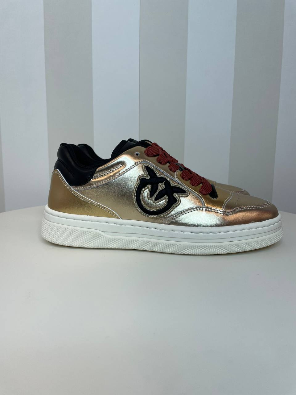 Sneakers in pelle laminata Pinko
