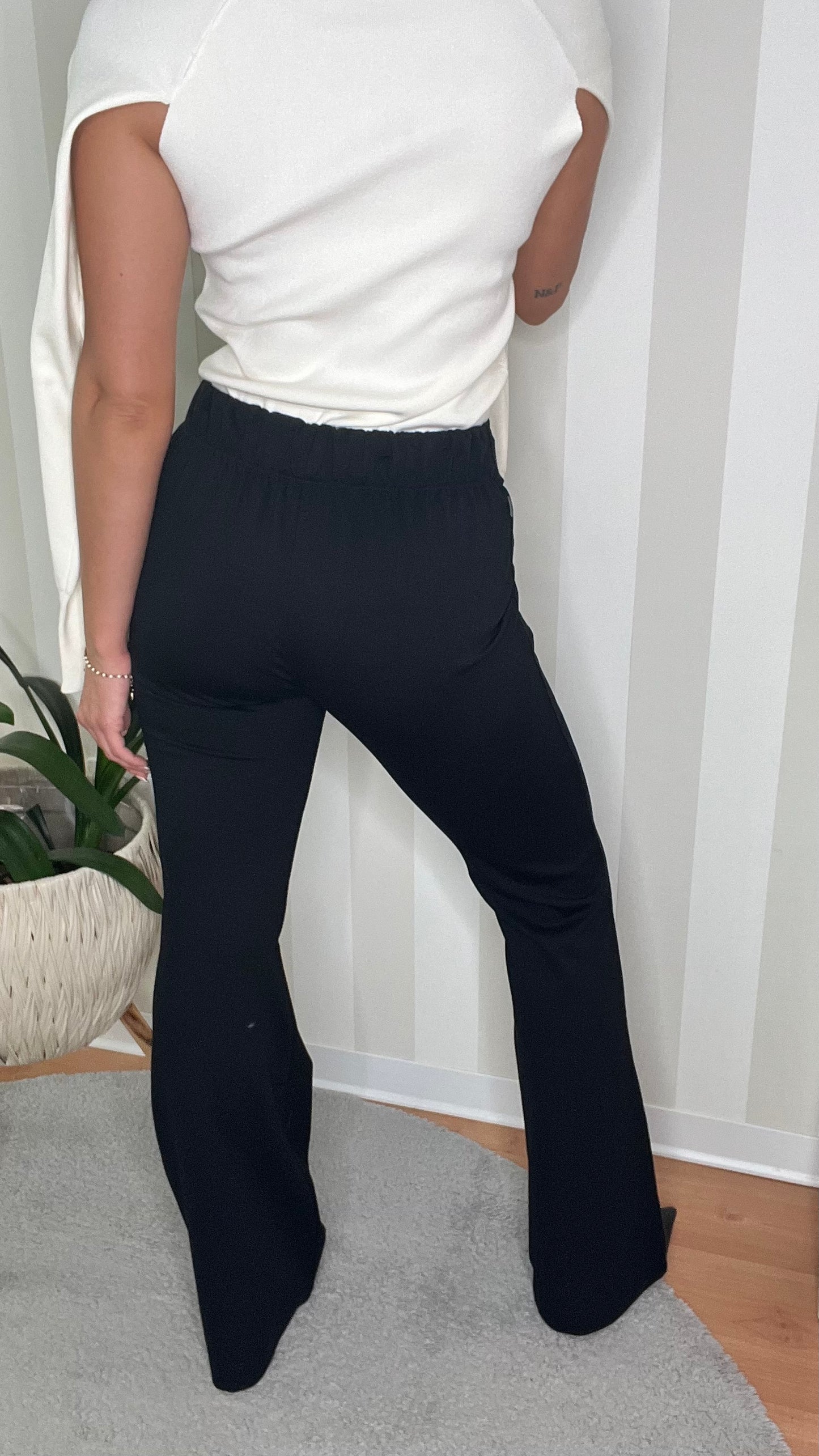 Pantalone flare nero in viscosa,Jijil.