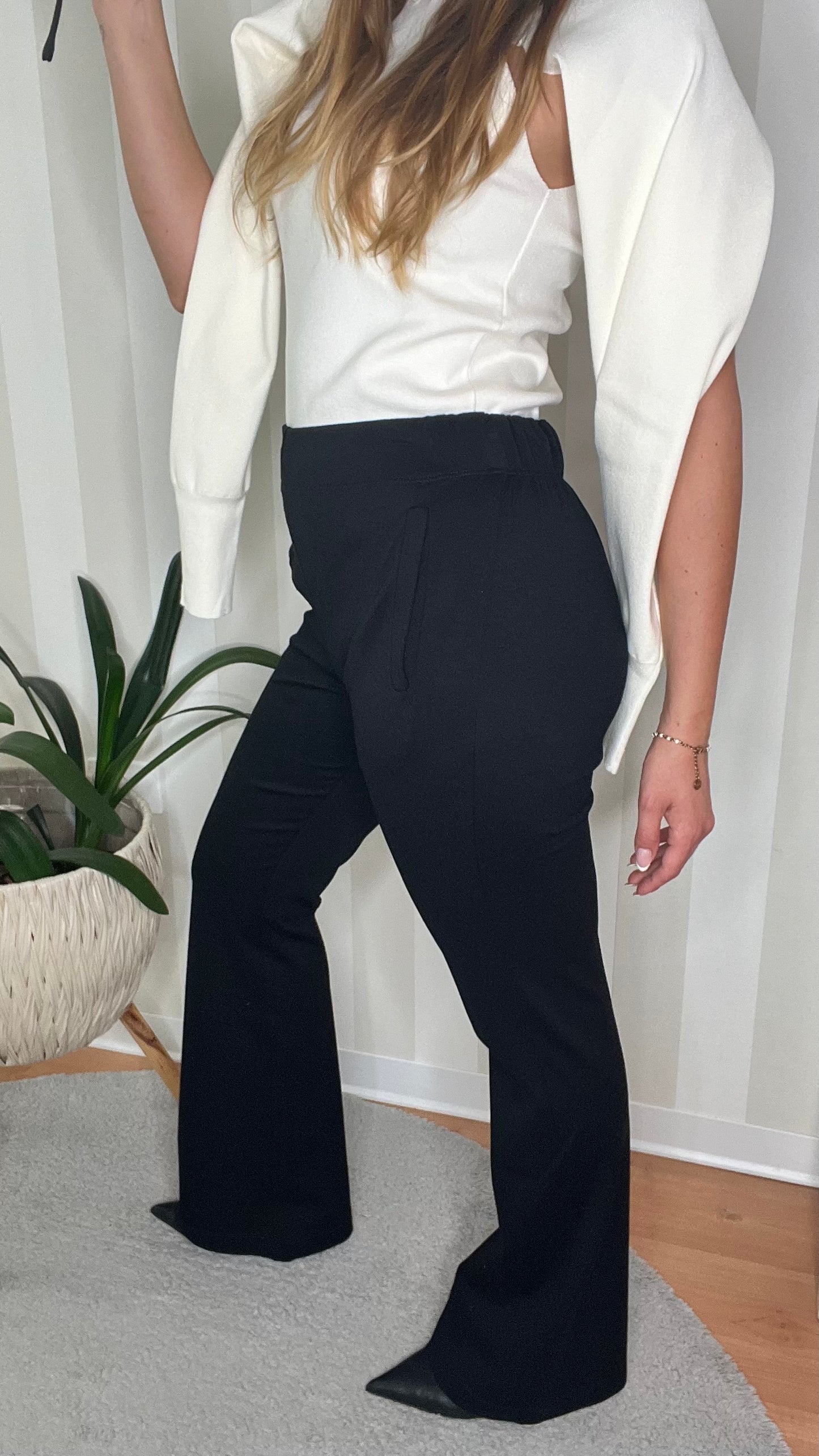 Pantalone flare nero in viscosa,Jijil.