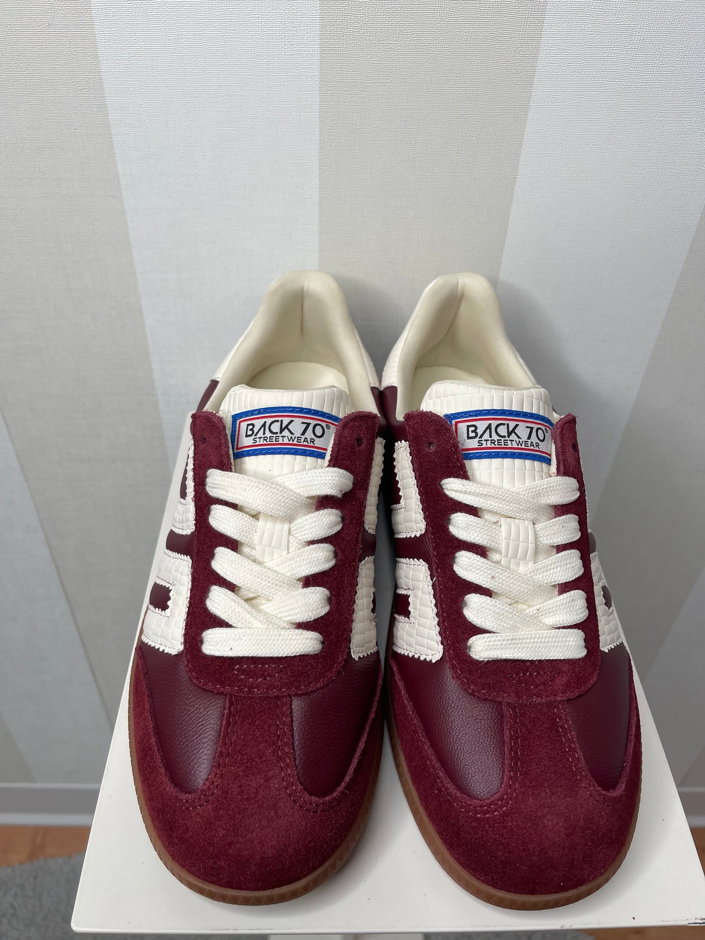 Sneakers, BACK 70