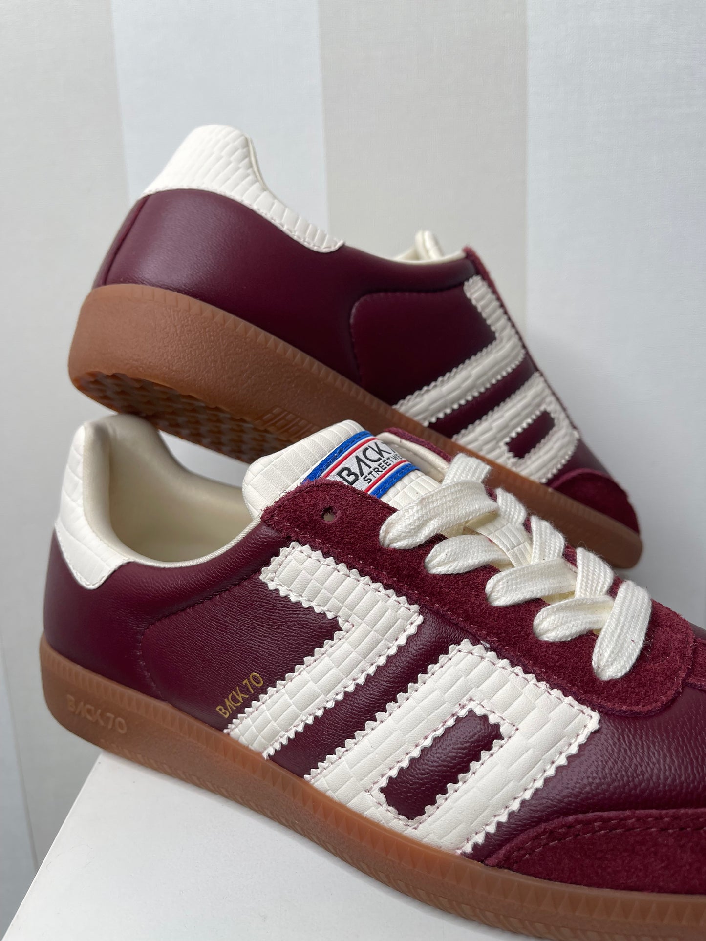 Sneakers, BACK 70