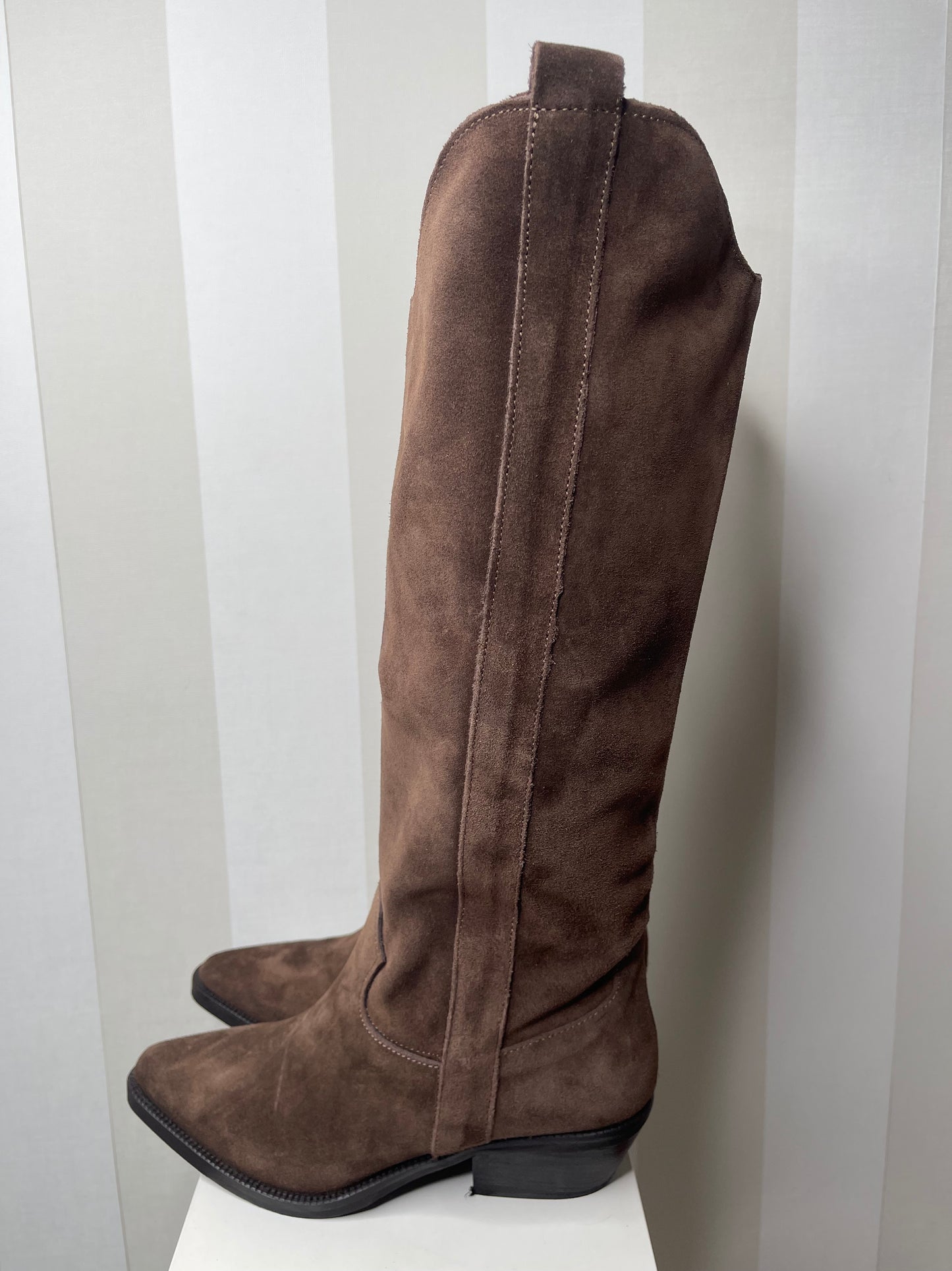 Stivale alto in camoscio,DIVINE FOLLIE