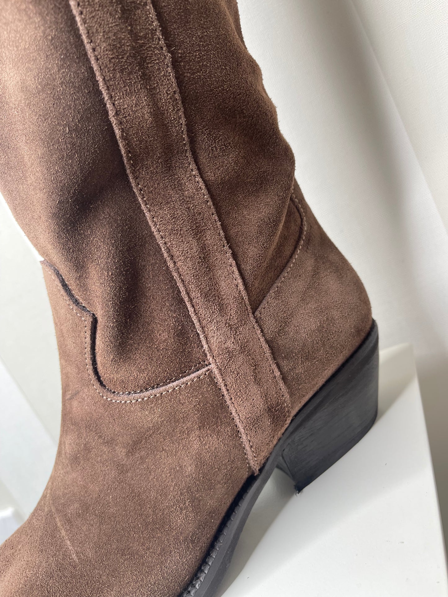 Stivale alto in camoscio,DIVINE FOLLIE