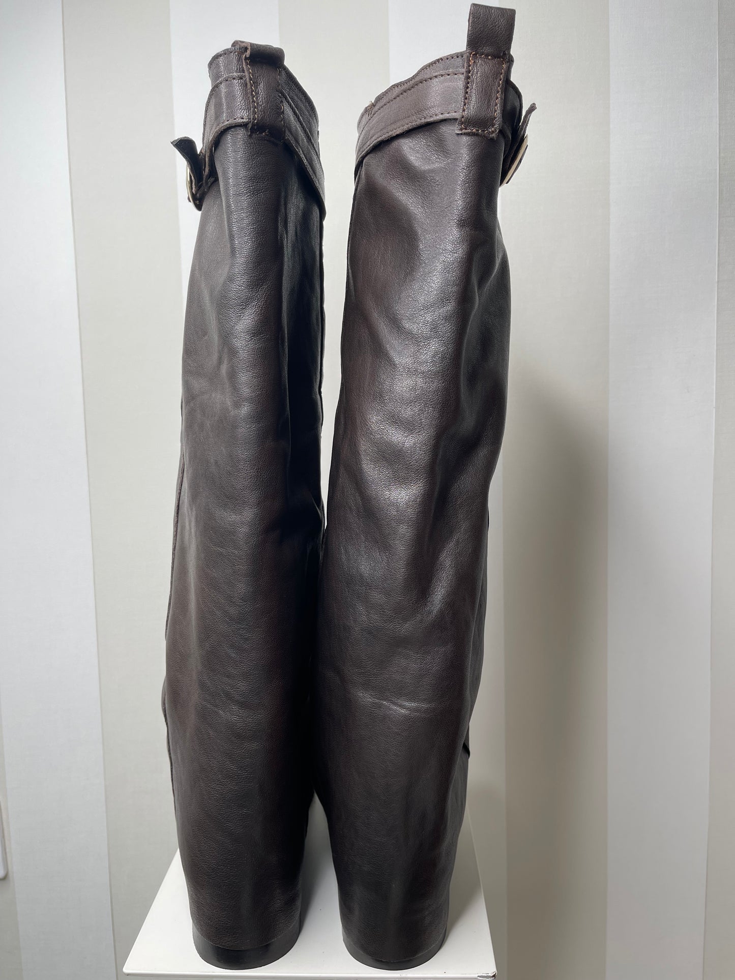 Stivale,DIVINE FOLLIE