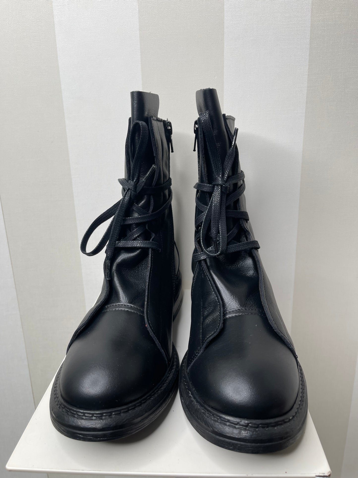 Anfibi,DIVINE FOLLIE