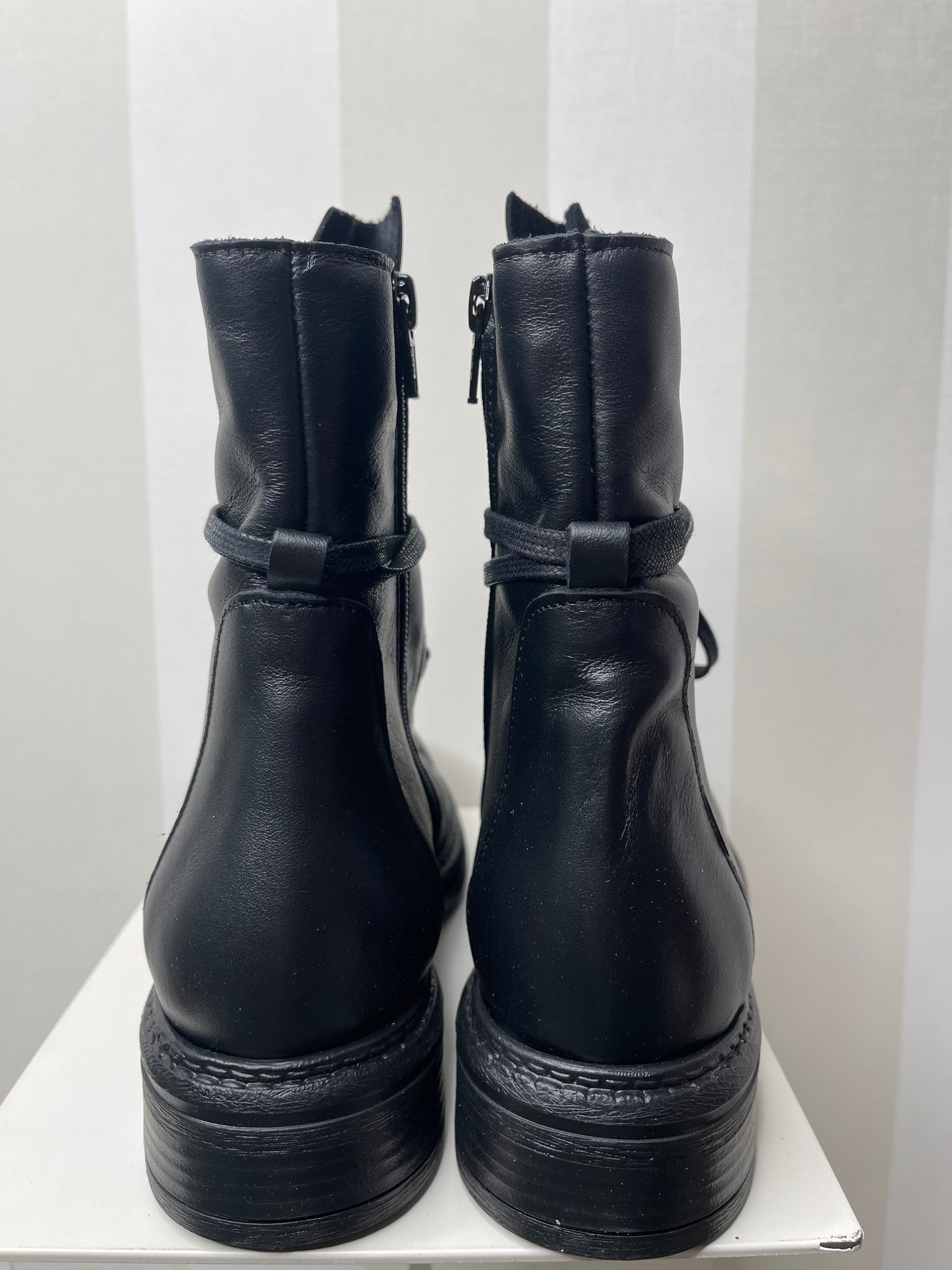 Anfibi,DIVINE FOLLIE