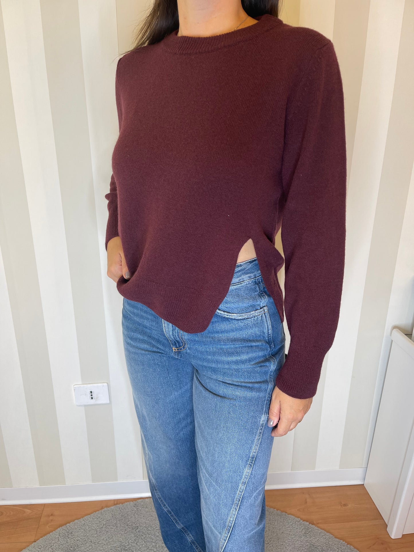 MAGLIA CON SPACCO IN LANA MERINO,SOALLURE.