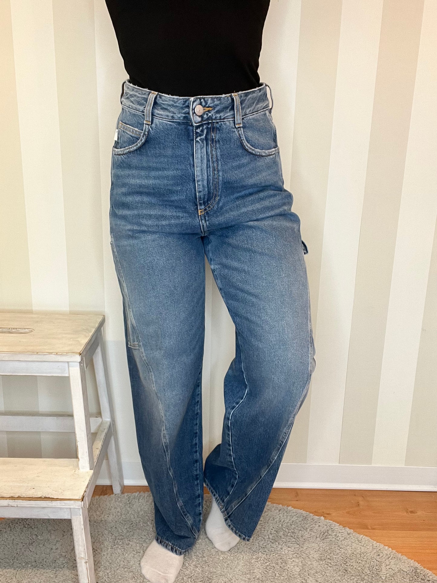 JEANS CARPENTER,(+) people.