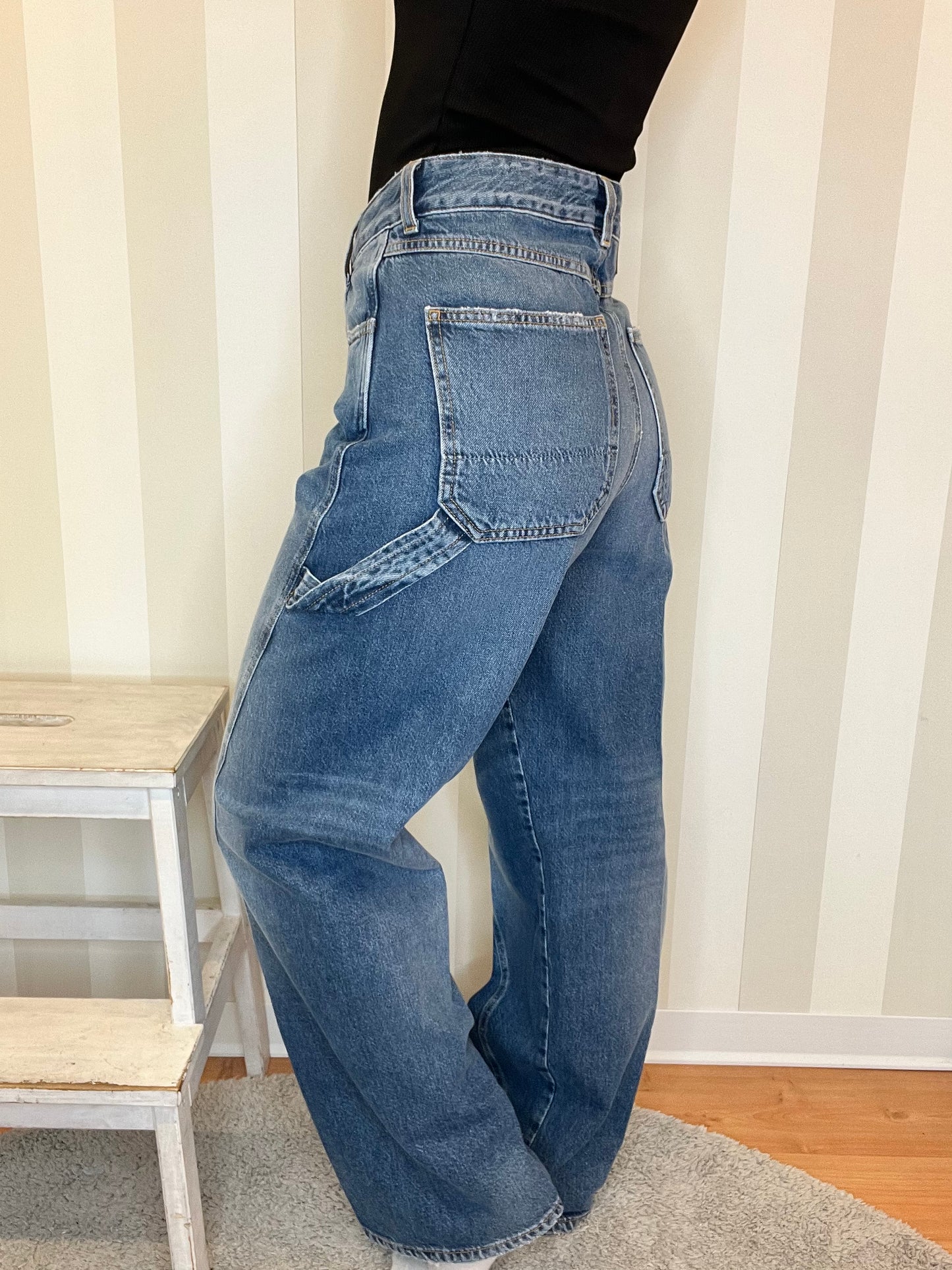 JEANS CARPENTER,(+) people.