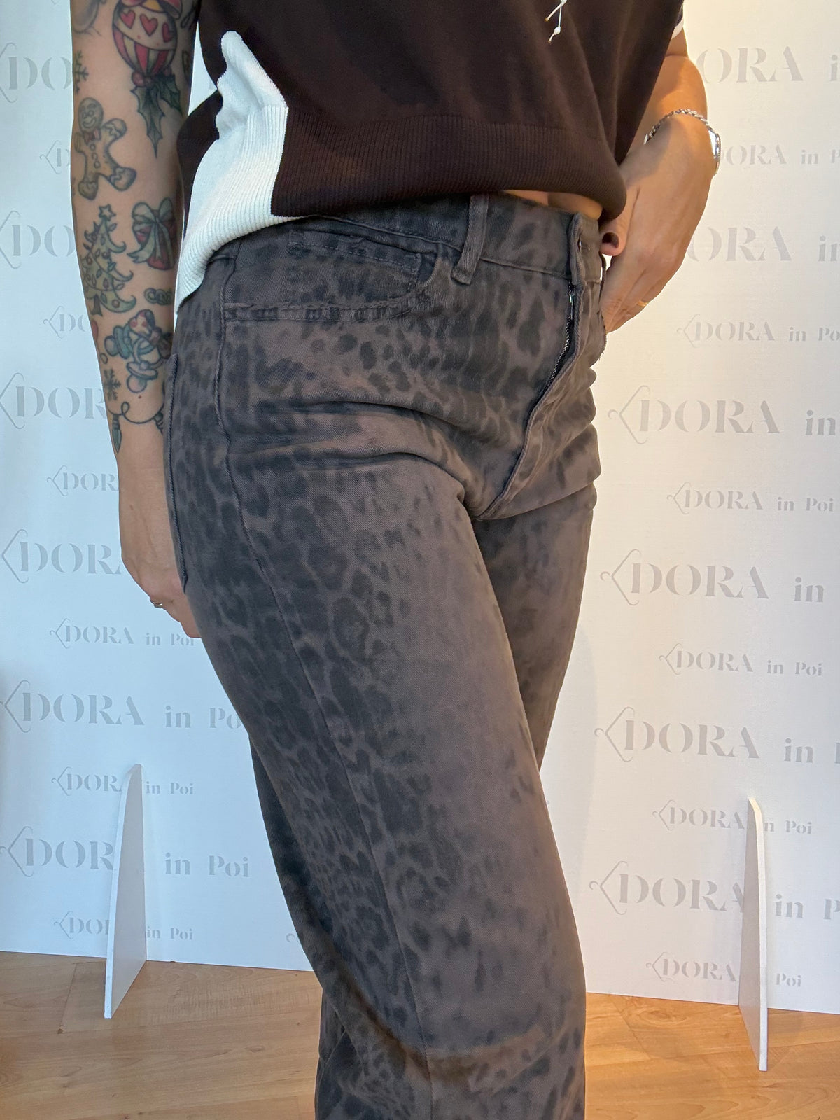 JEANS DRITTI IN BULL ANIMALIER,SOALLURE.