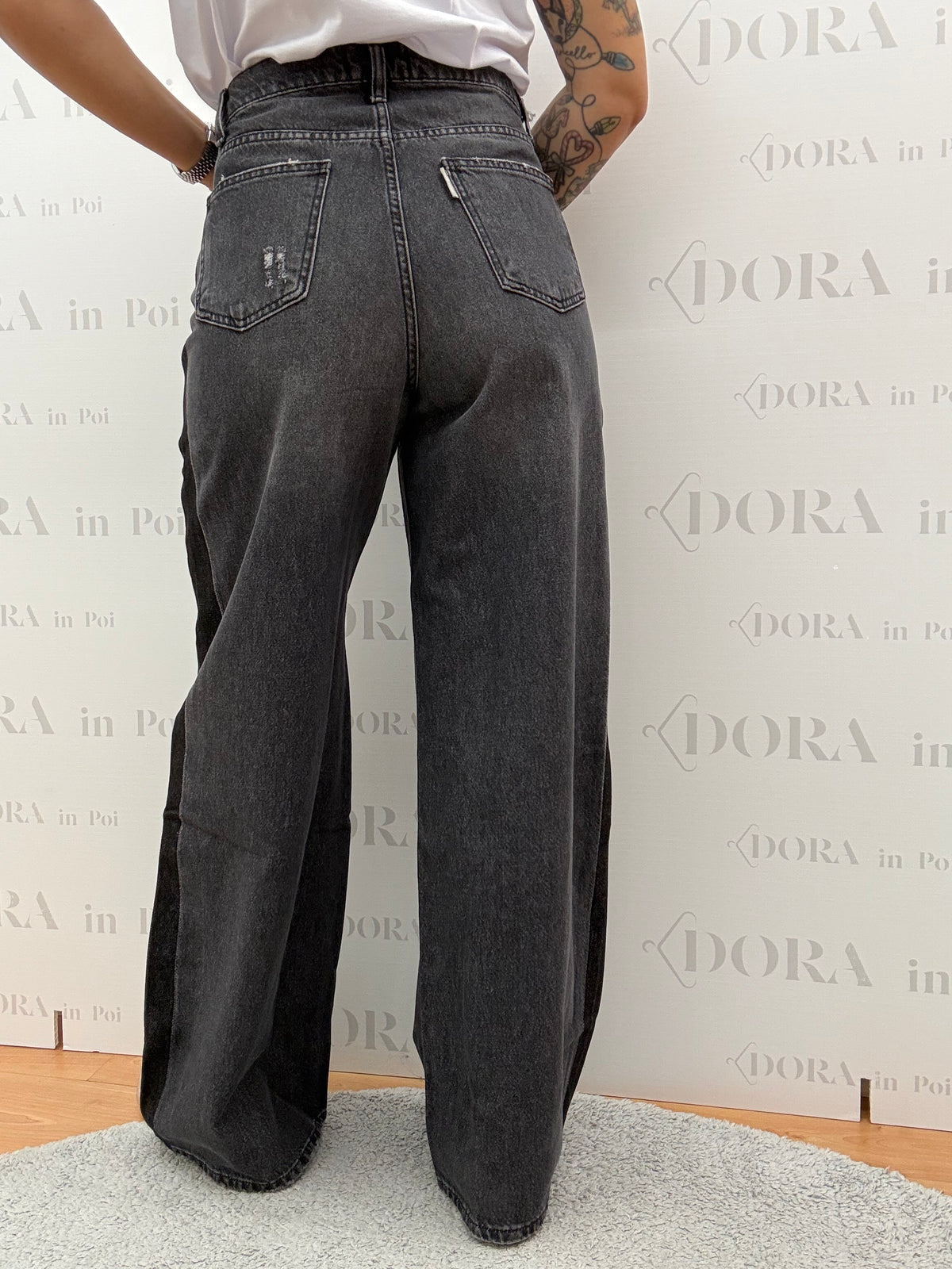 JEANS CON INSERTI A CONTRASTO,SO ALLURE.