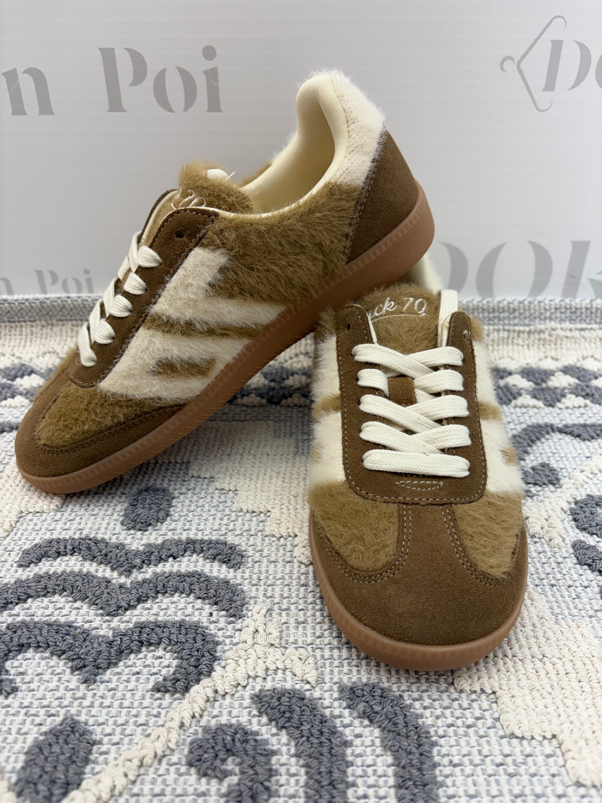 Sneakers in mohair beige,BACK 70.