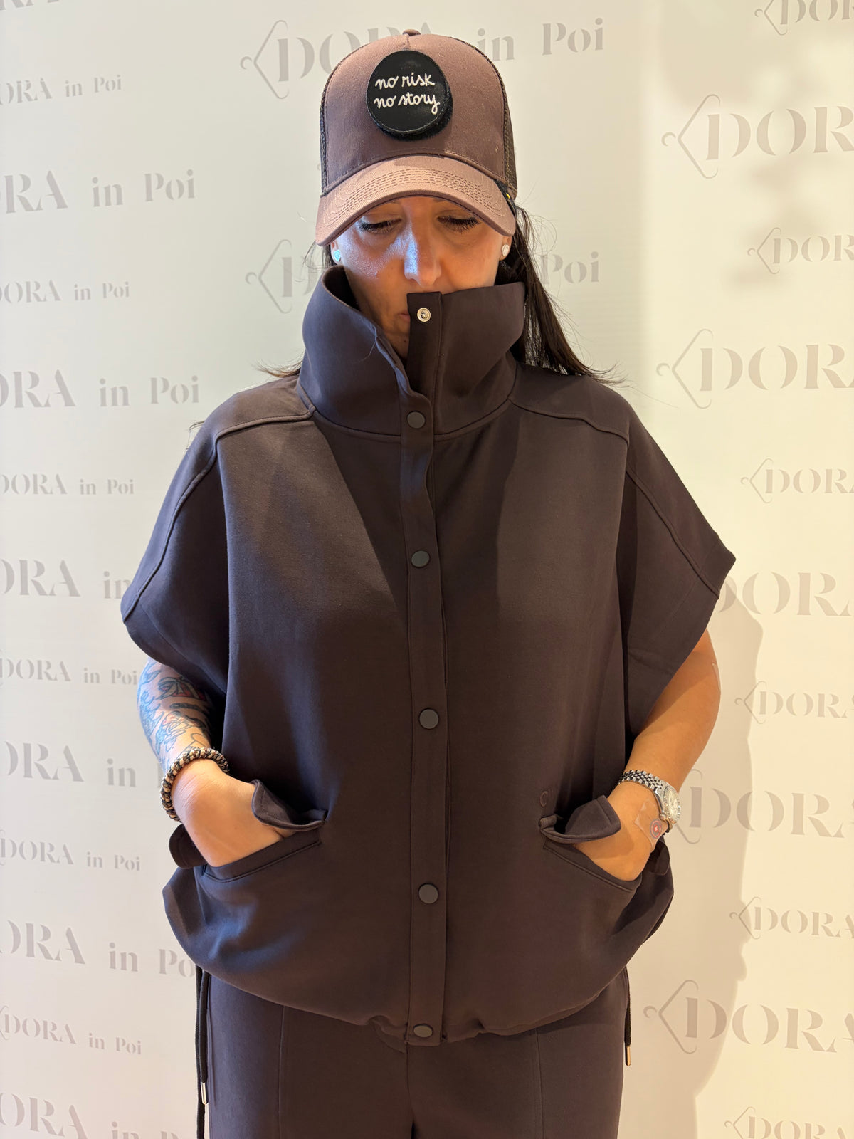 GILET OVER CON COLLO ALTO CIOCCOLATO,OWN.